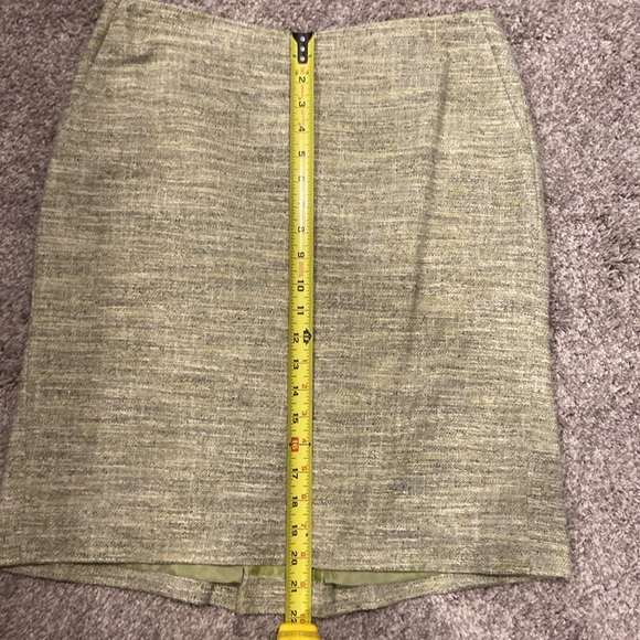 Vintage Ann Taylor Skirt (worn once) Size 8, Fine Italian Fabric w/pockets - Picture 3 of 10